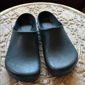 Birkenstock Women’s Garden Clogs Size 38/7-7.5 Dark Blue Polyurethane